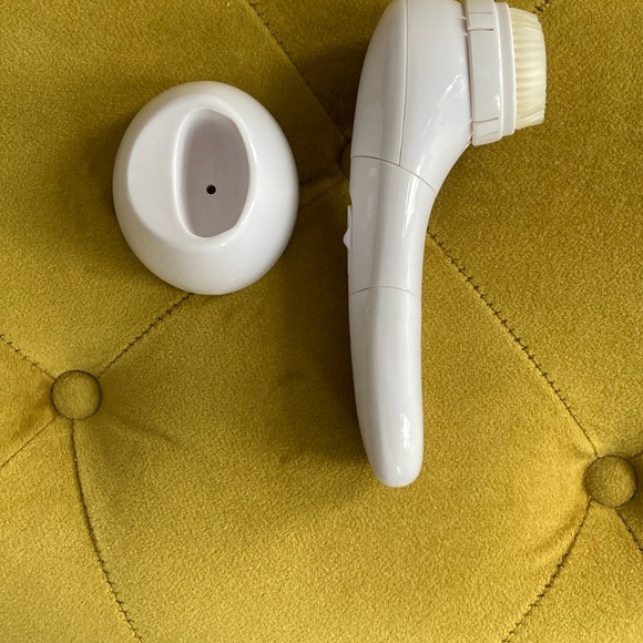 Avon Anew White Facial Cleansing Brush - Picture 6 of 6